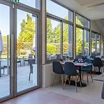 Sure By Western Aeroport Hotel Biarritz