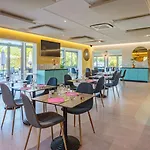 Sure By Western Aeroport Отель