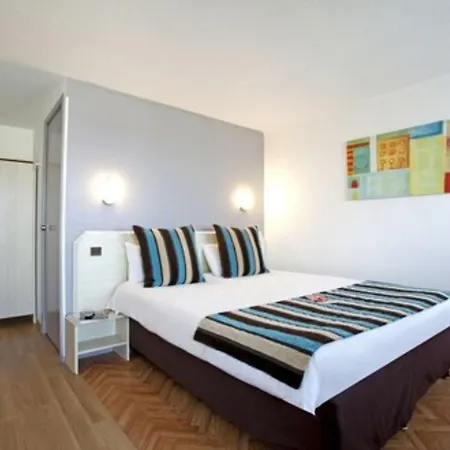 فندق Sure By Western Aeroport بياريتز