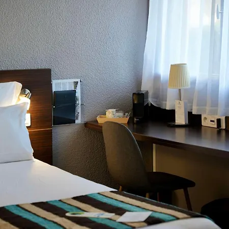 Sure By Western Aeroport 3*