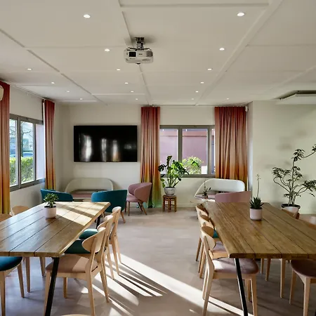 Sure By Western Aeroport Hotell Biarritz