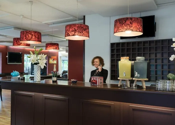 Sure By Western Aeroport Szálloda 3*