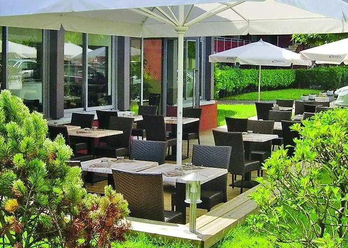 Sure By Western Aeroport Szálloda 3*