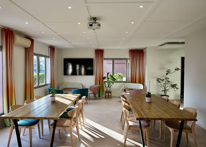 Sure By Western Aeroport Hotel Biarritz