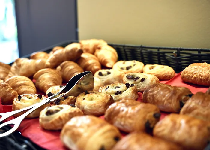 Sure By Western Aeroport 3*